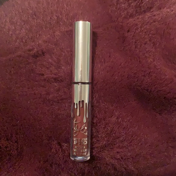 Kylie Cosmetics Vixen Matte Liquid Lipstick - Picture 5 of 5
